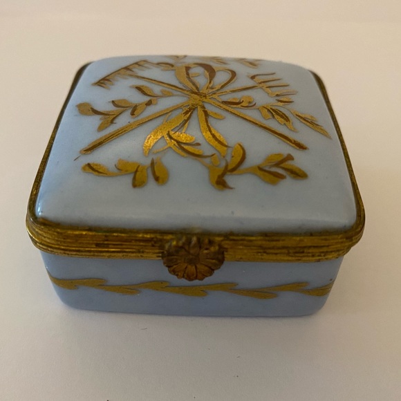 CARLIN COMFORTS “MADE in FRANCE ” PORCELAIN HINGED BOX - Picture 2 of 12